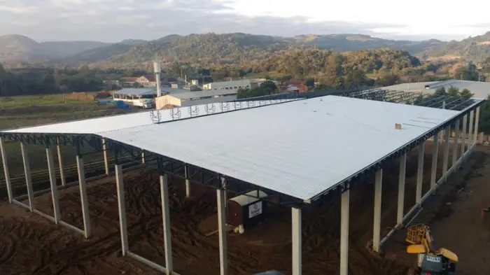 Barracão estrutura metálica, obra Formafer