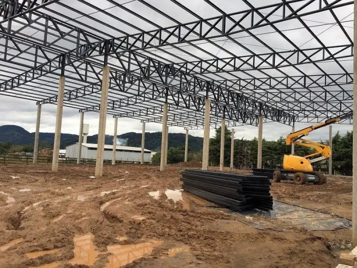 Barracão estrutura metálica, obra Formafer