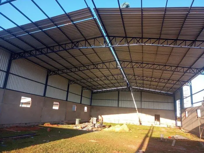 Cobertura metálica para quadra poliesportiva, obra Formafer