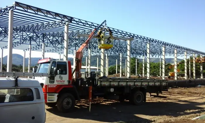 Estrutura metálica para barracão, obra Formafer